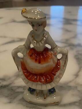 Occupied Japan 1940ish - Porcelain Recreation of Noblewoman, 3"-4", A5